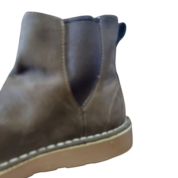 L.L. Bean Womens Stonington Leather Chelsea Boot - Picture 4 of 9